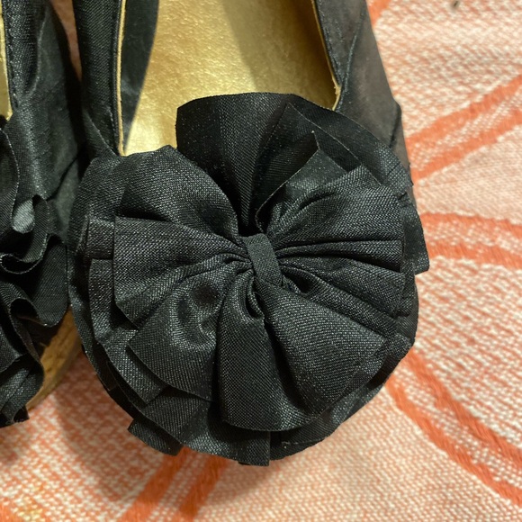 CL by Laundry black satin wedge - Picture 2 of 7